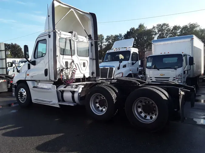 2016 FREIGHTLINER/MERCEDES CASCADIA 125