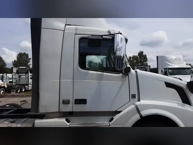 2017 Volvo VNL300