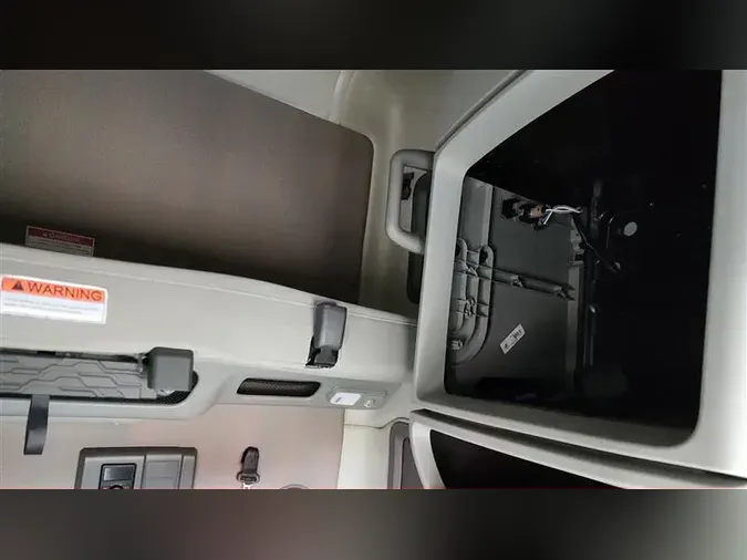 2023 VOLVO VNL760