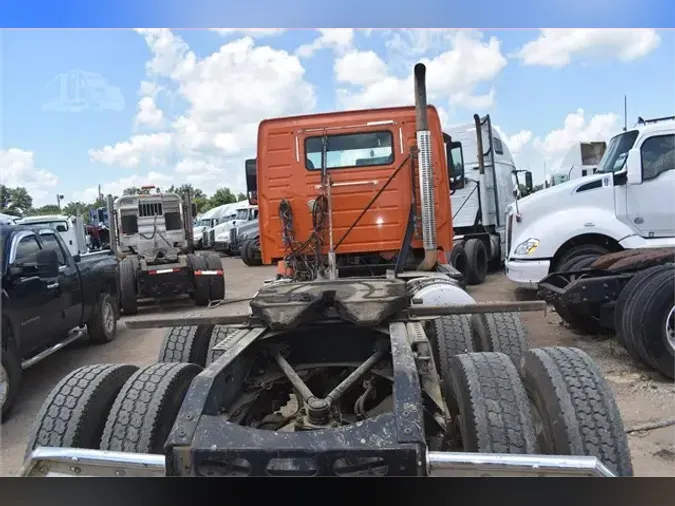 2014 VOLVO VHD64FT200