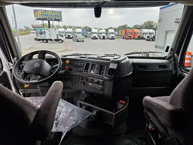 2021 VOLVO VNL64T740b73b1f3f94bacee5f68a56c95a381b7b