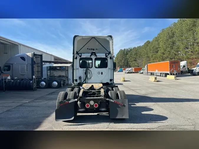 2019 Freightliner Cascadia 126