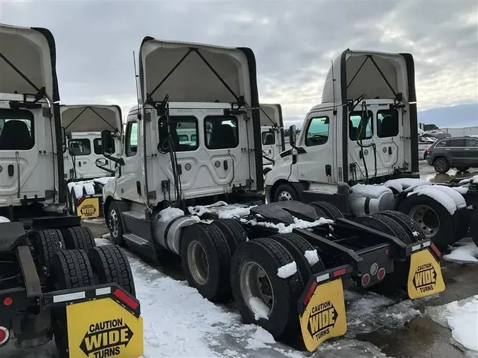 2021 FREIGHTLINER CA126