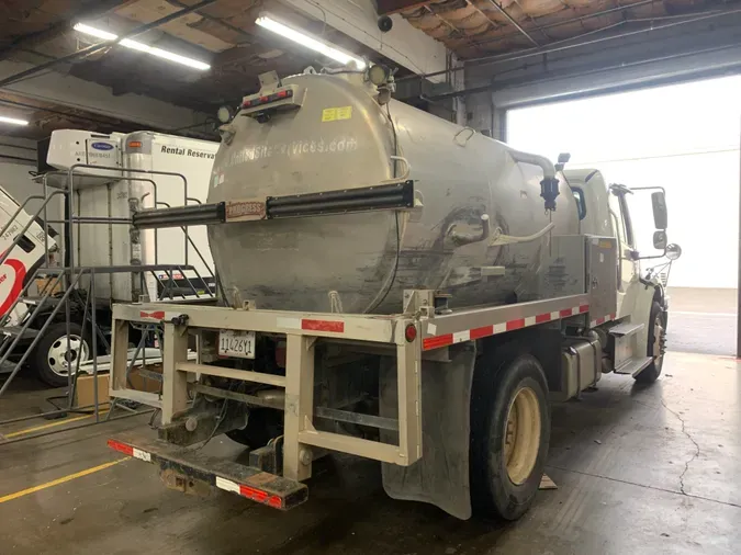 2017 Freightliner M2 106
