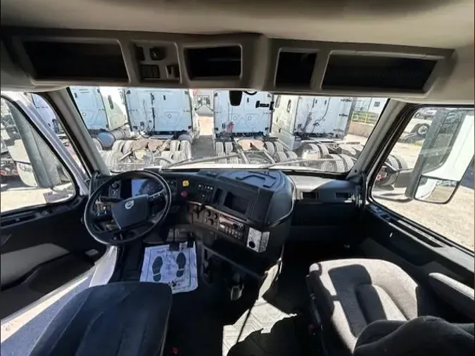 2019 VOLVO VNR64T-640