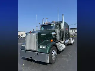 2025 Kenworth W900