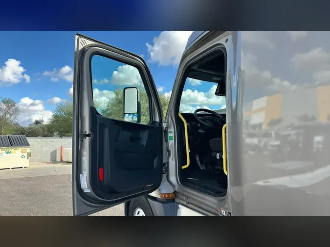 2024 Freightliner Cascadia 126b755e3f56975e51204b1989f77cf829d