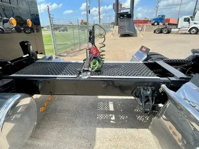 2022 Peterbilt 389