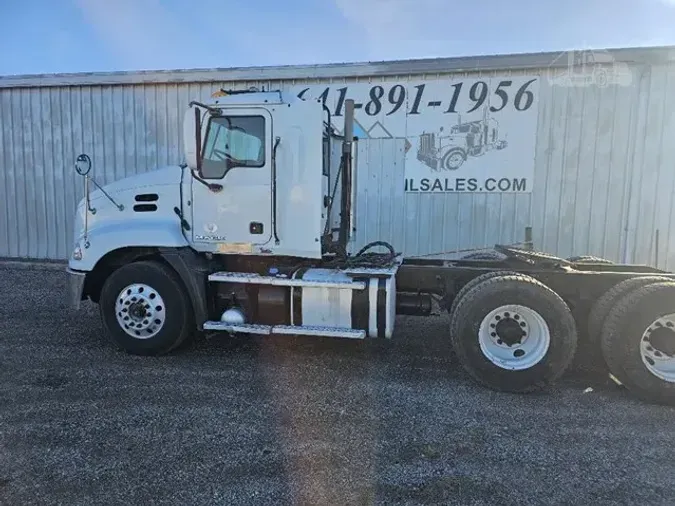 2013 MACK PINNACLE CXU613