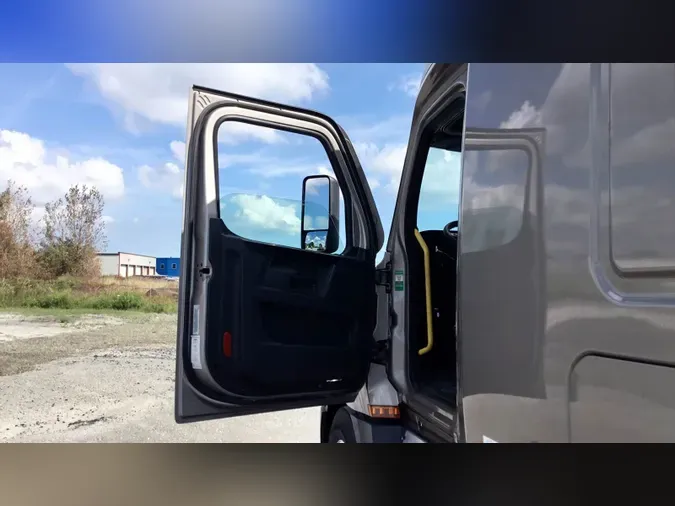 2024 Freightliner Cascadia 126