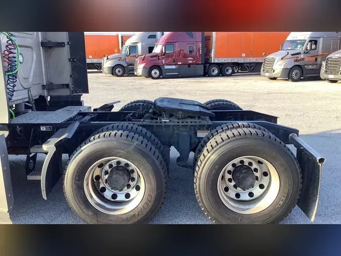 2023 Freightliner Cascadia 126