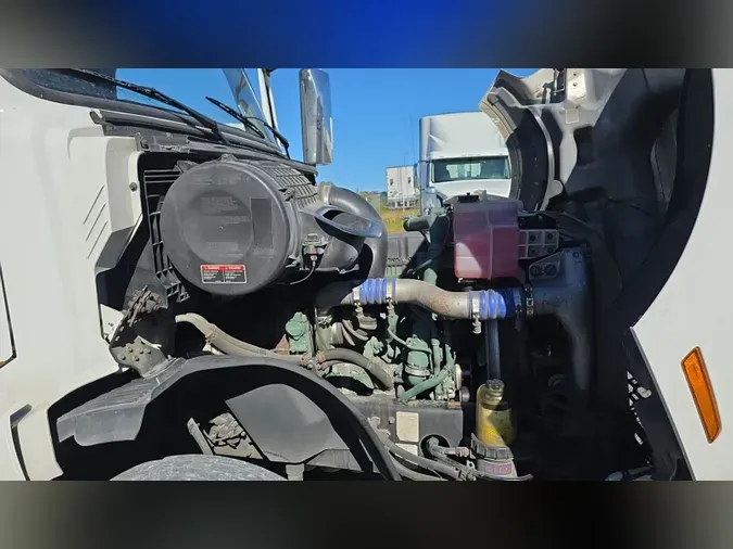 2019 Volvo VNL300