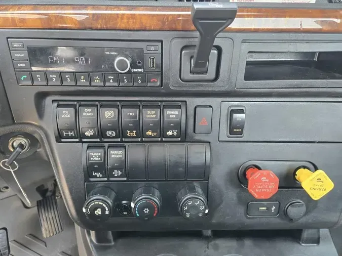 2022 International LT625