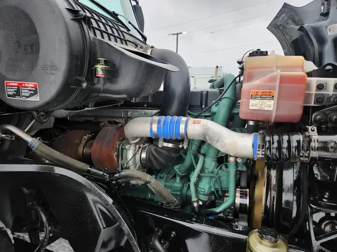 2024 VOLVO VNL64T860