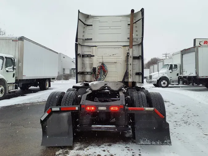 2019 VOLVO VNL64T-760