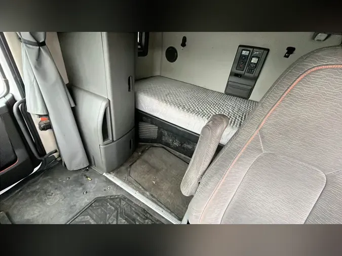 2020 Volvo VNL 760