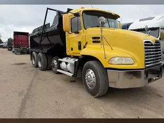 2001 MACK VISION CX613