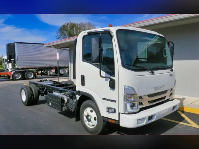 2024 Isuzu NPR-HD