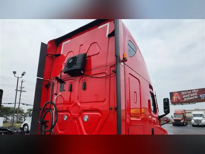 2022 FREIGHTLINER CA126