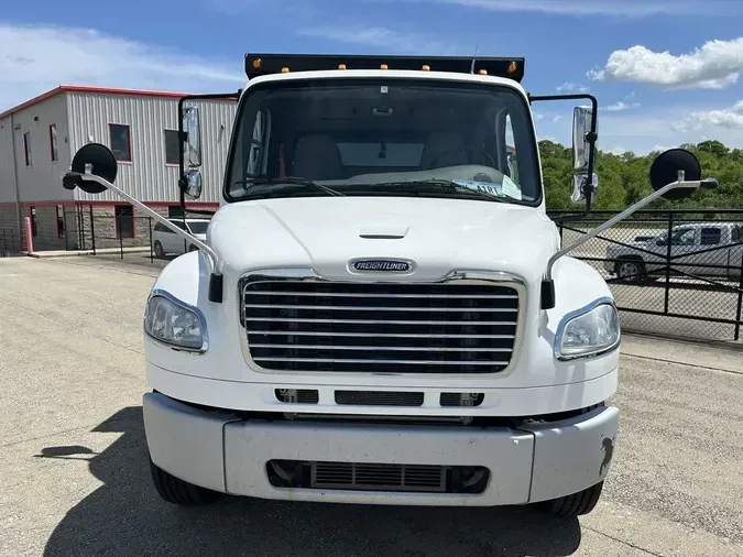 2015 Freightliner BUSINESS CLASS M2 106