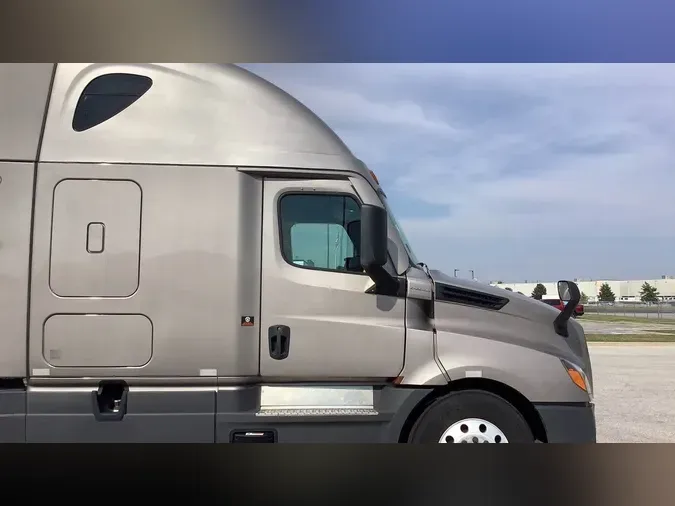 2025 Freightliner Cascadia 126