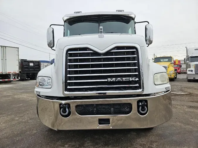 2016 MACK CXU613