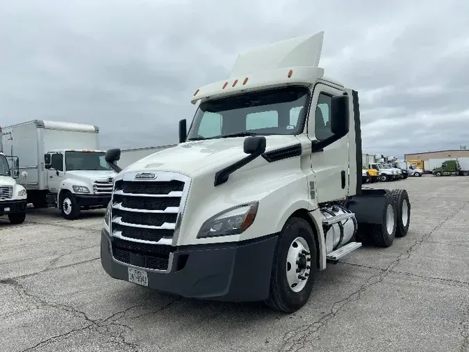 2018 Freightliner T12664ST