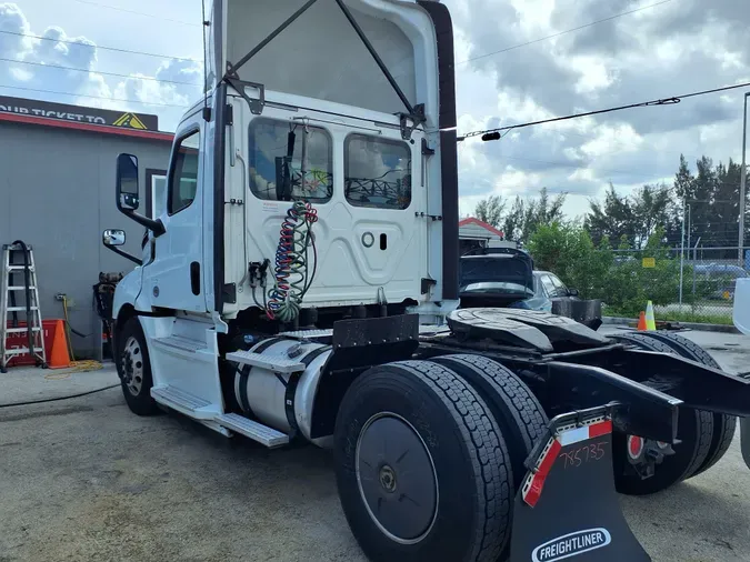 2019 FREIGHTLINER/MERCEDES NEW CASCADIA 126