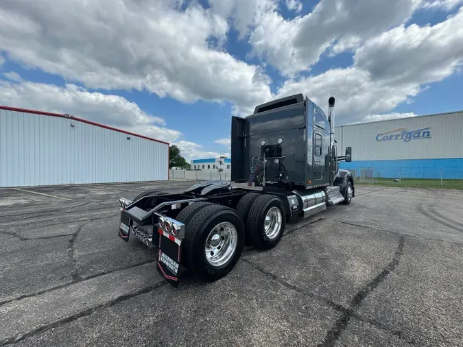 2024 Kenworth W990