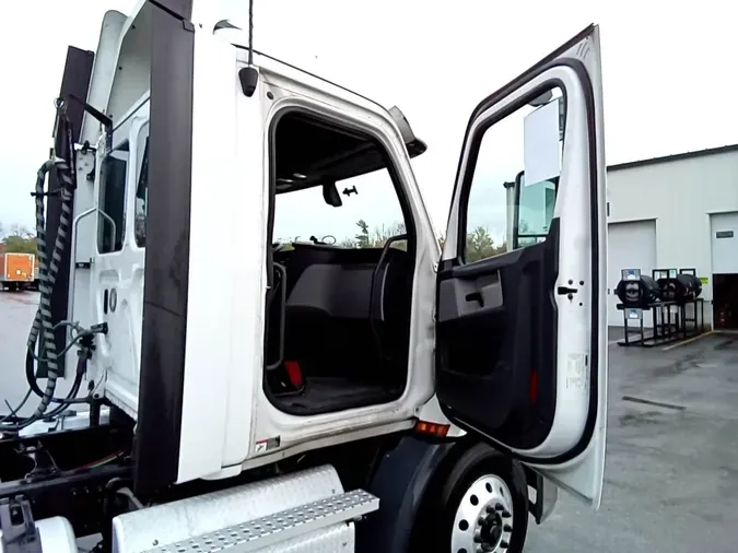 2020 Freightliner Cascadia 126