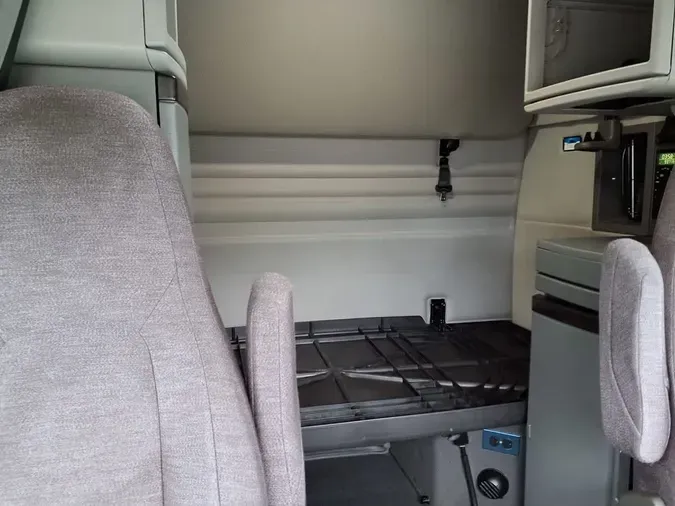2020 VOLVO VNR64T-640