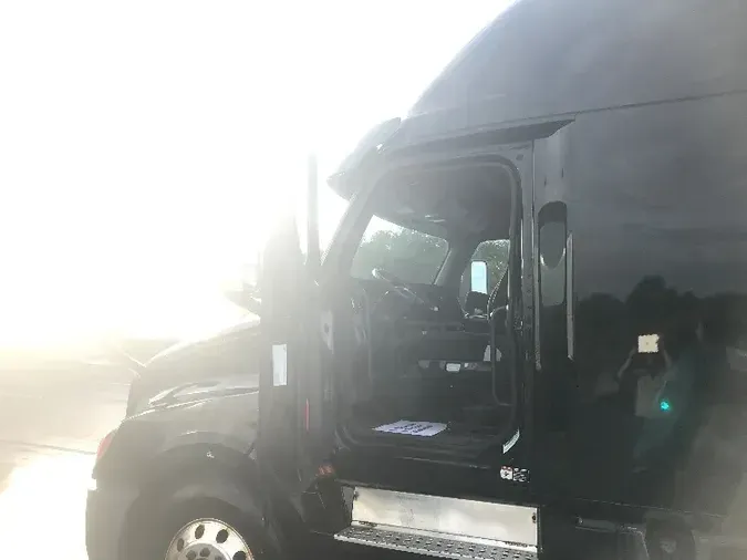 2019 Freightliner T12664ST