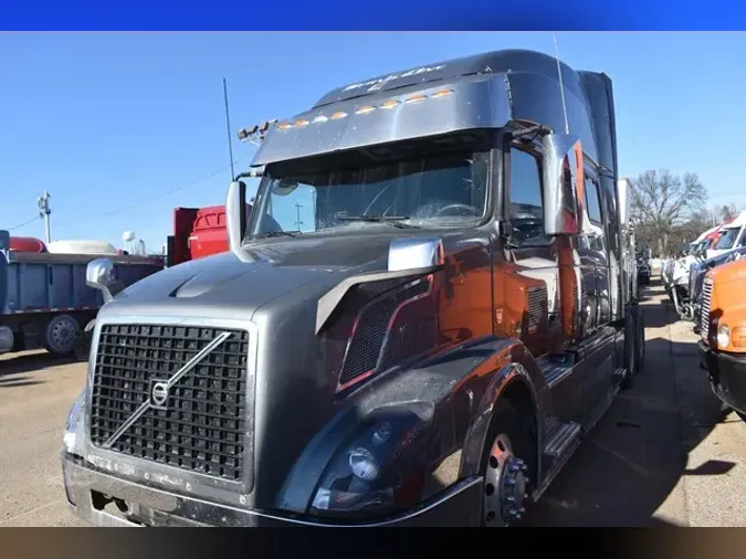 2016 VOLVO VNL64T730