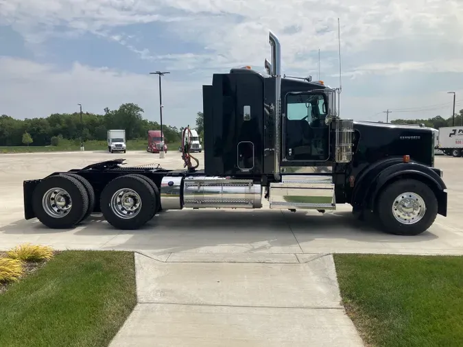 2025 Kenworth W900B