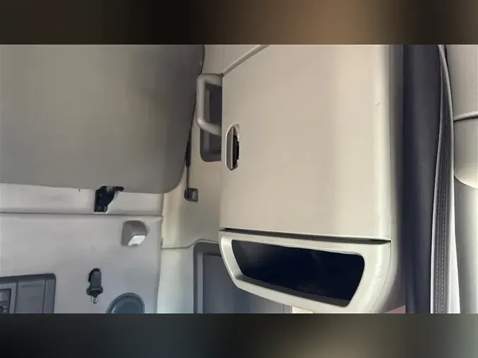 2021 VOLVO VNL760