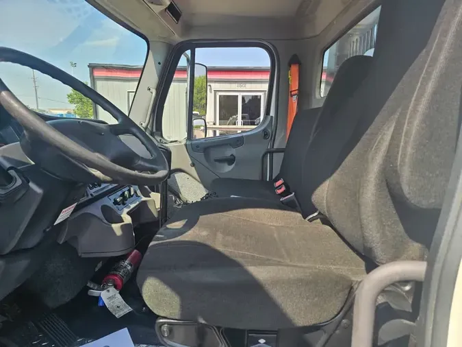 2020 FREIGHTLINER M2 106