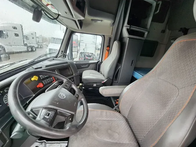 2021 VOLVO VNL64T760