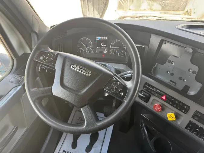 2021 FREIGHTLINER Cascadia 126