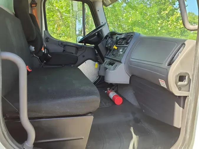 2018 FREIGHTLINER M2 106