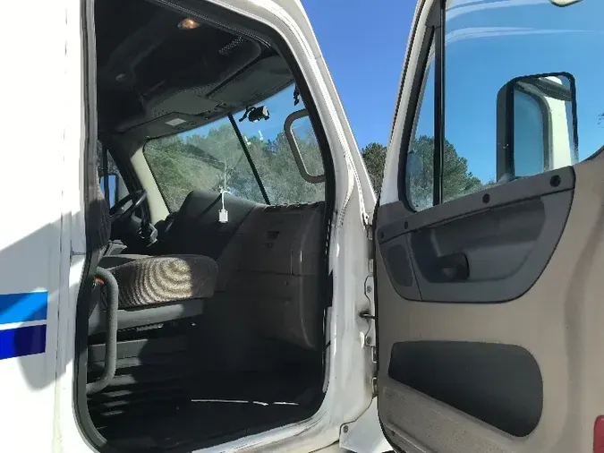 2019 Freightliner X12564ST