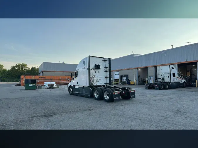 2022 Freightliner Cascadia 126
