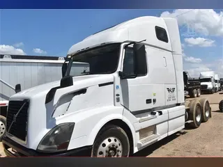 2016 VOLVO VNL64T670