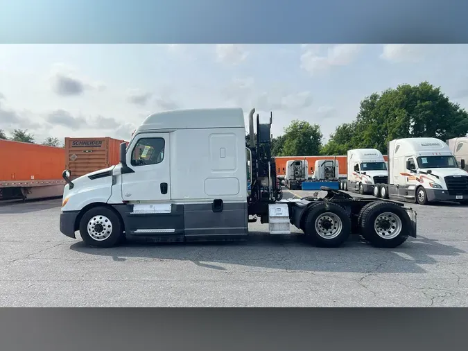 2020 Freightliner Cascadia 126