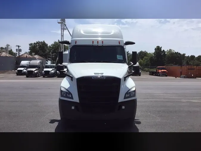 2023 Freightliner Cascadia 126