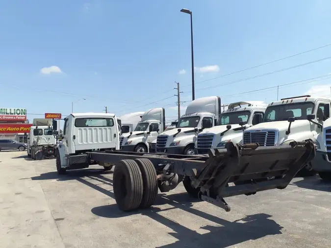 2020 FREIGHTLINER/MERCEDES M2 106