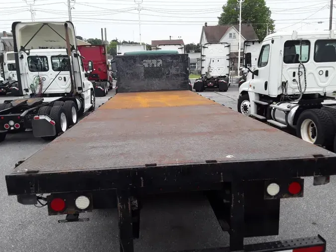 2015 FREIGHTLINER M2 106