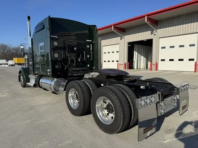 2022 Kenworth W900L