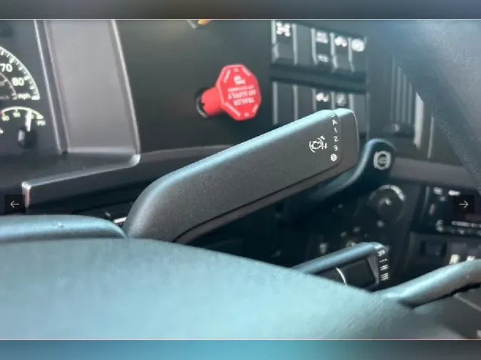 2022 VOLVO VNL64T760