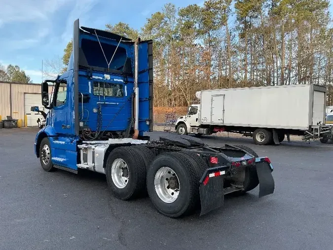 2020 Volvo VNR64300