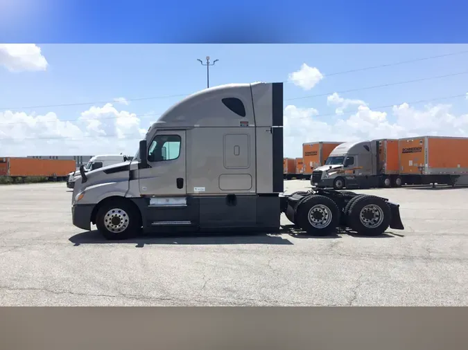 2022 Freightliner Cascadia 126